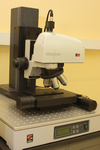 Microscopio confocal de medida y caracterización tridimensional de superficies