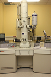 Microscopio electrónico de transmission de alta resolución JEM-2010 HT (voltaje de aceleración: 200 kV, con unidad de barrido TEM-SEMISTEM y difracción de electrones)