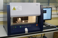 Microespectrómetro de fluorescencia de raios X